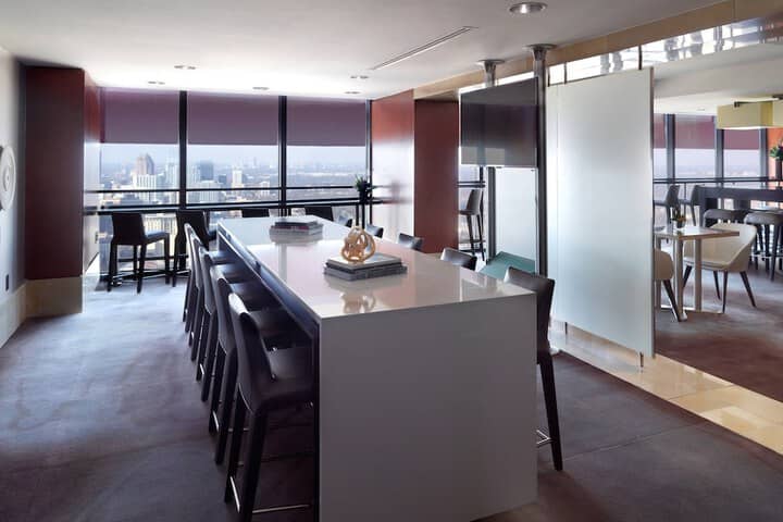 Lounge 113 of 151