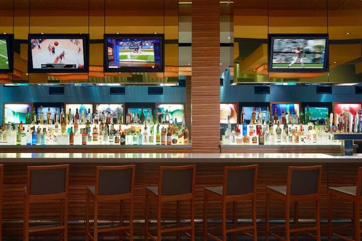 Lounge 107 of 151