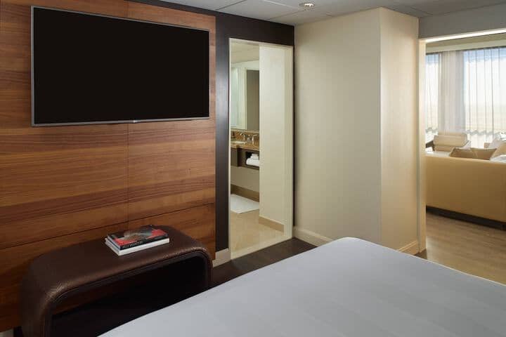 Room 18 of 151